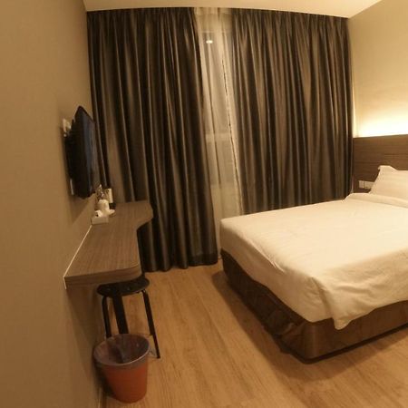 U Design Hotel Куала Липис Екстериор снимка